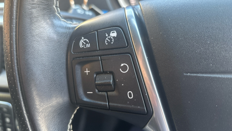 Volvo V40 T2 [122] R DESIGN Pro 5dr Geartronic Petrol Hatchback